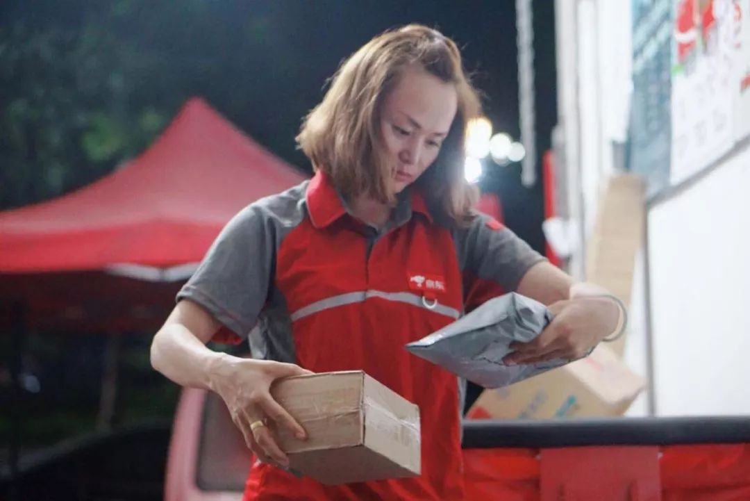 物流24小时|24小时达带来县乡生活新变:从不敢相信到习以为常