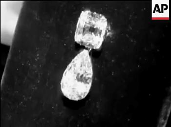 英国女王胸针高档轻奢,女王最贵胸针排行榜