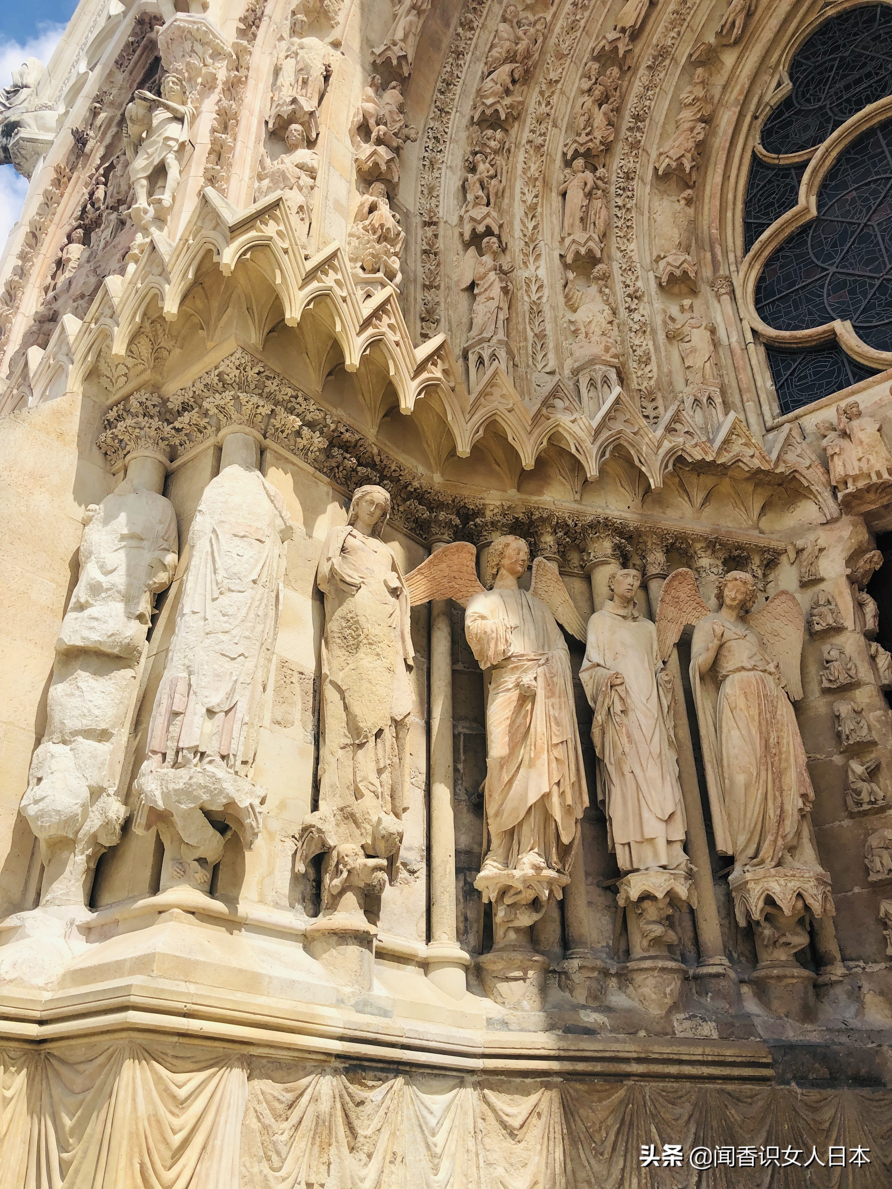 巴黎圣母院大教堂,巴黎圣母院和兰斯大教堂