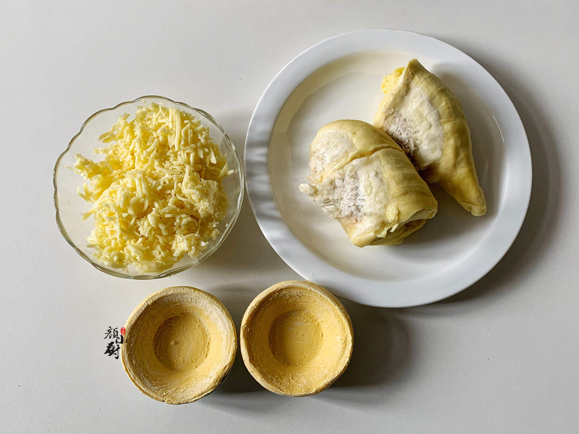 简单很好吃的榴莲酥做法,用蛋挞皮和榴莲做榴莲酥