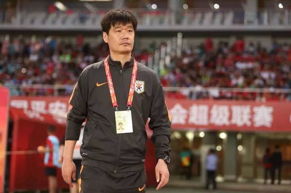 董路评价中国青训基本功,董路李霄鹏李铁