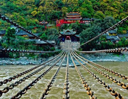 泸定桥上的大铁环是怎么修上去的,泸定桥上的铁环为什么几百年不烂