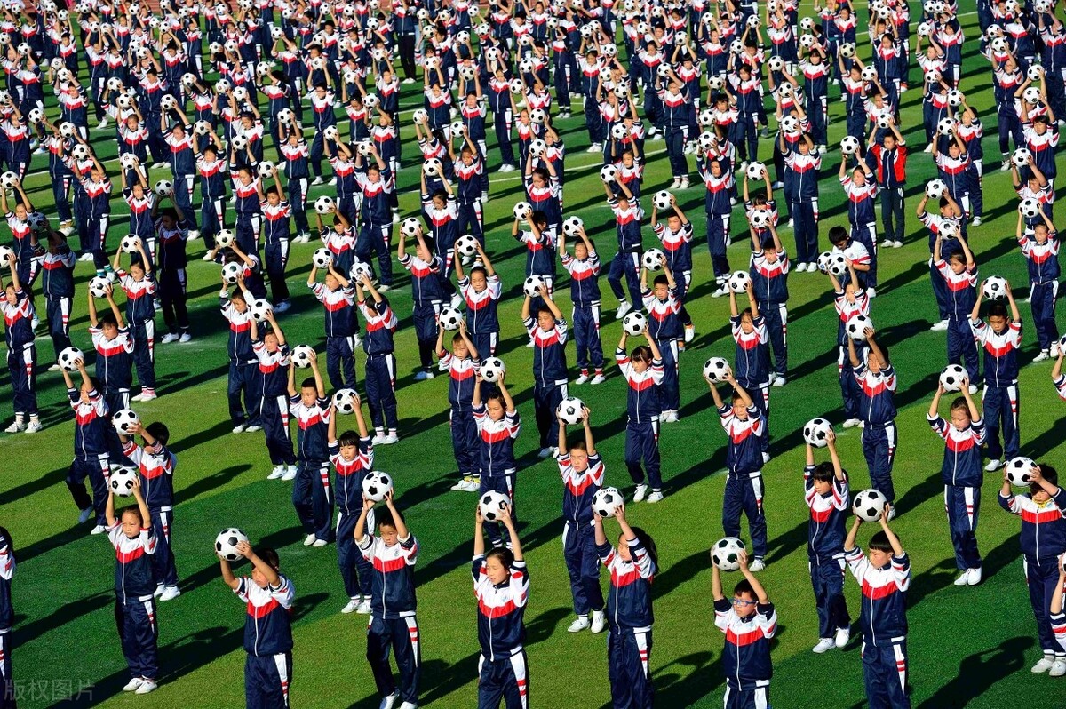 浅谈学校体育大课间活动现状,新课标下体育课的变化