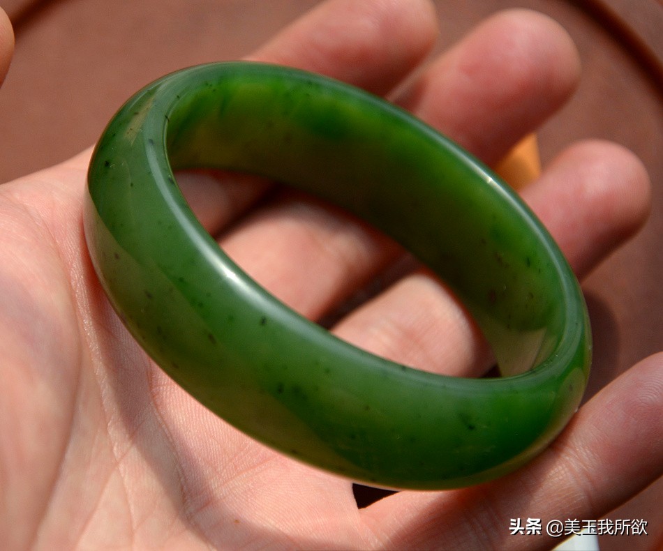 和田玉碧玉多色的手镯图片,和田玉手镯青玉图片