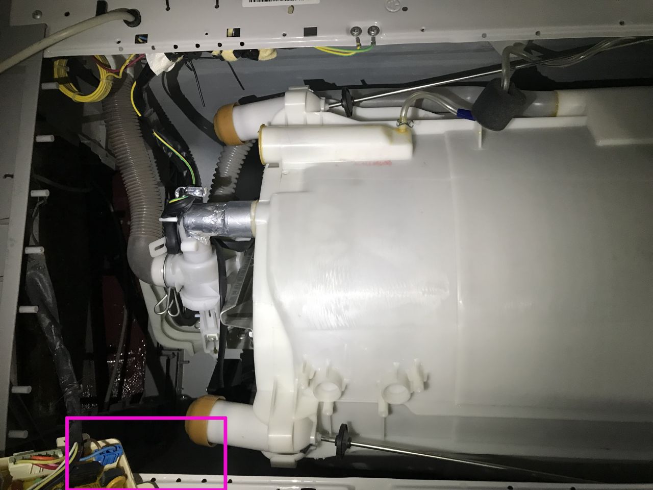 三洋全自动洗衣机故障e12怎么处理,三洋全自动洗衣机出现故障码e12