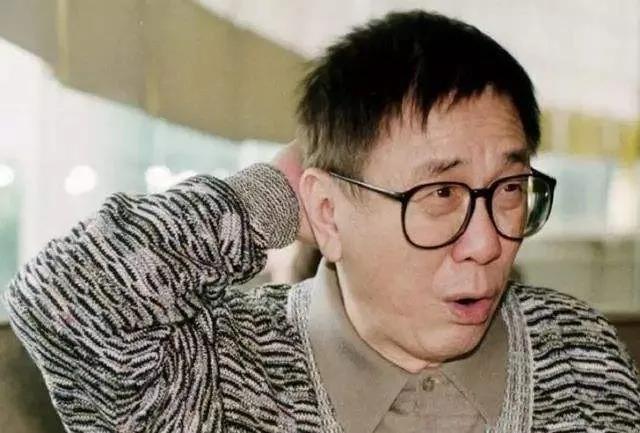 黄霑：尿成龙，单挑李小龙，妻子怀孕期间出轨，他凭什么这么狂？