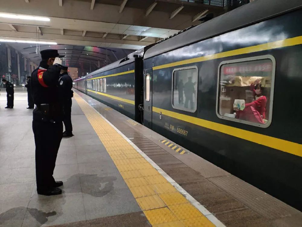 春天的画儿童燕子,春天的画儿童绘本