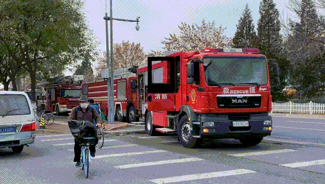 火灾车祸最新消息,回龙观附近车祸现场事件