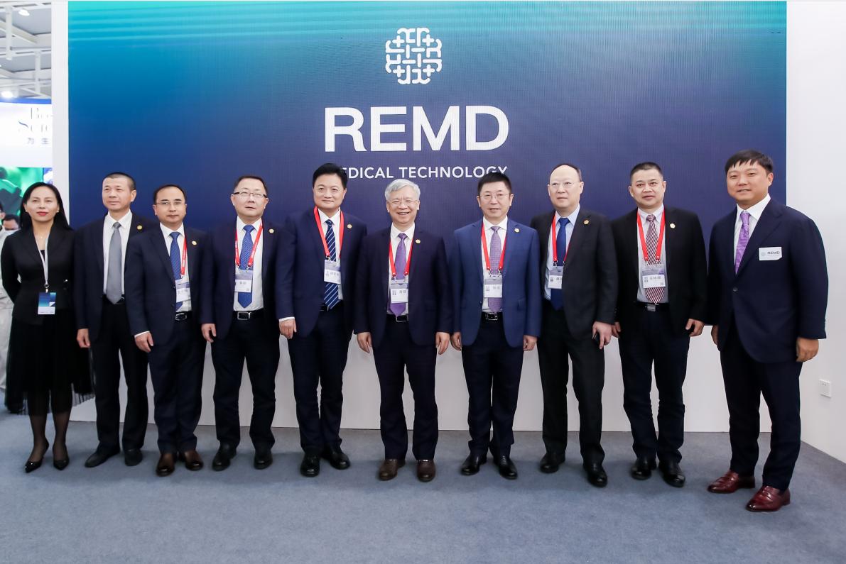 全球首发睿刀医疗携复合陡脉冲治疗设备亮相全国泌尿外科学术会议