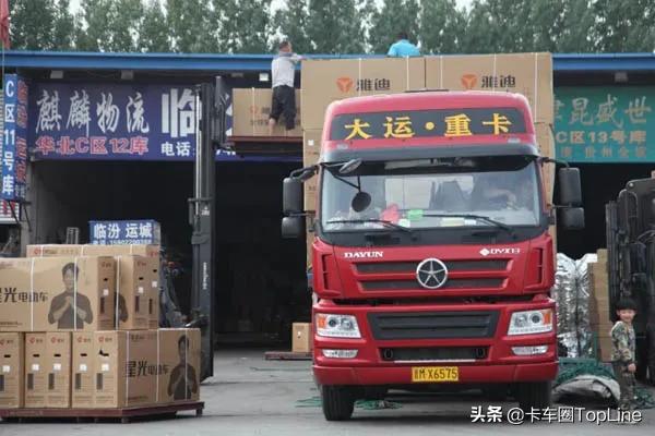 大运会记者采访视频小朋友,大运重卡客户心声