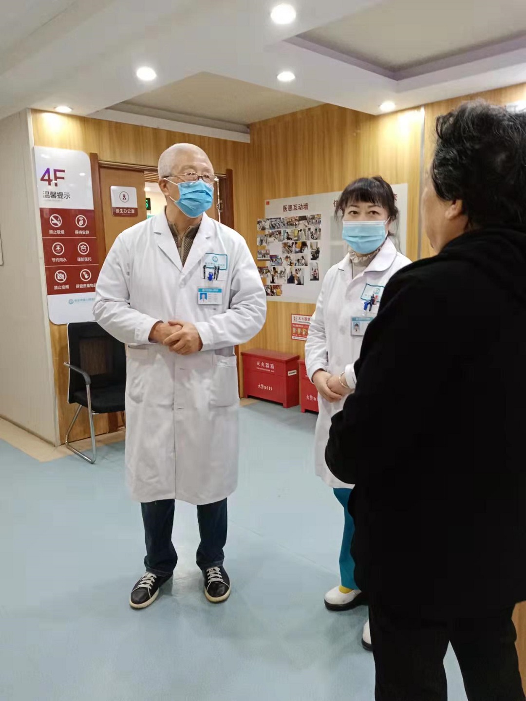 精神分裂症人不肯吃药,精神分裂症患者要告诉他患病了吗