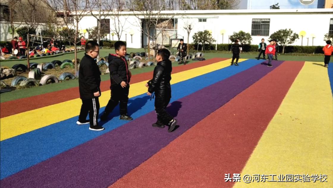 幼儿园阳光体育踢足球比赛,幼儿园踢足球活动