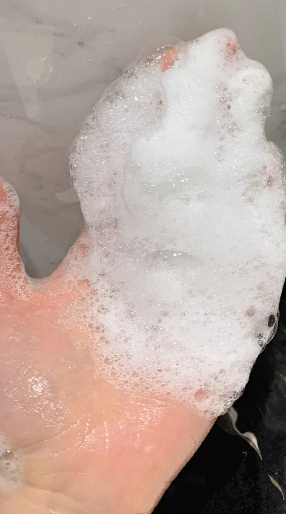 化完妆如何让脸部不那么油腻,化完妆如何让皮肤显得很亮很透