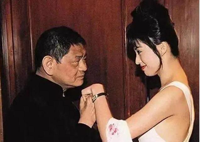 陈宝莲：留下满月的儿子，从24楼纵身跳下，是谁把她逼上了绝路？