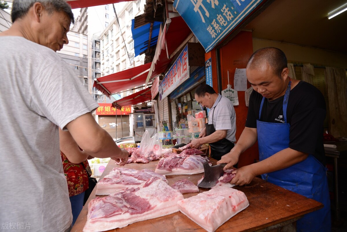 三元标猪4.7元,小猪百元5头,提前两周公布收储计划,有何猫腻?