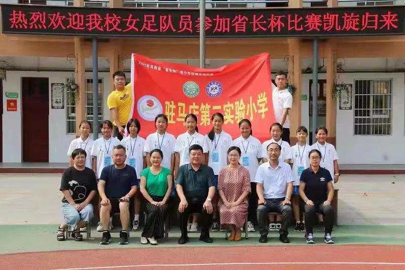 绿茵点亮梦想活力绽放校园,绿茵点亮梦想足球伴我成长