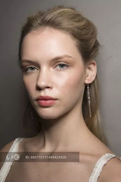 EIGSHOW丨鞠婧祎、李艺彤的仙女春夏妆容能让你美出新高度！