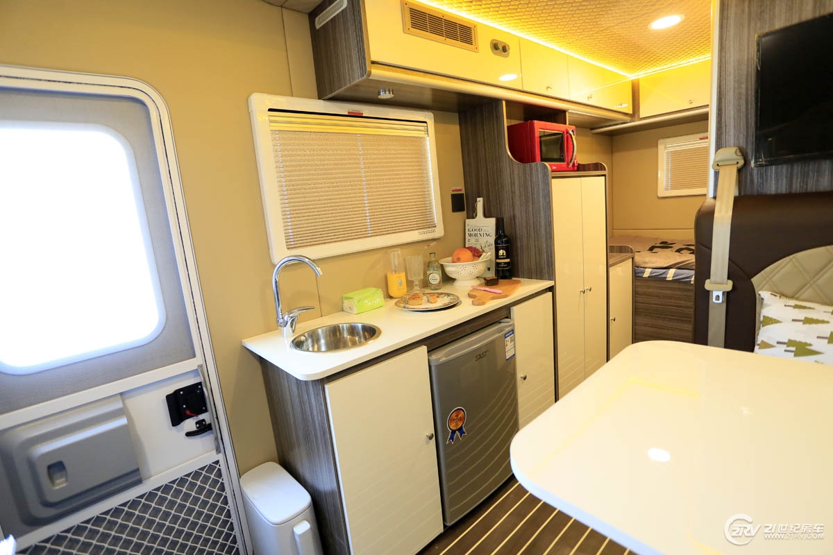 最便宜又大型的睡人最多b型房车 (2019最便宜房车国六c型房车)