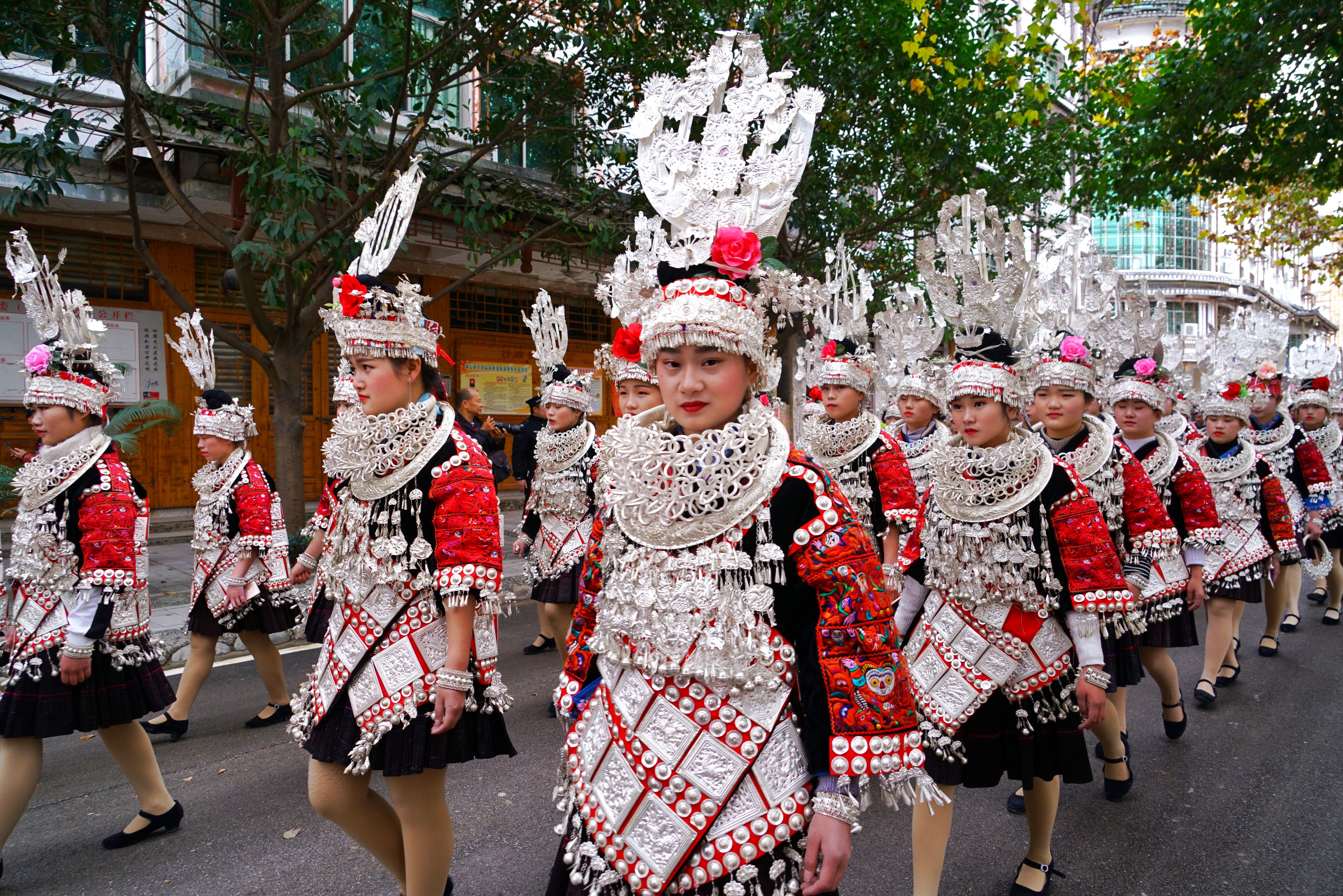 贵州西江千户苗寨节日气息超浓厚,西江千户苗寨春节活动