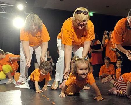 儿童不会爬行是怎么回事,一岁前不会爬行对孩子有什么影响