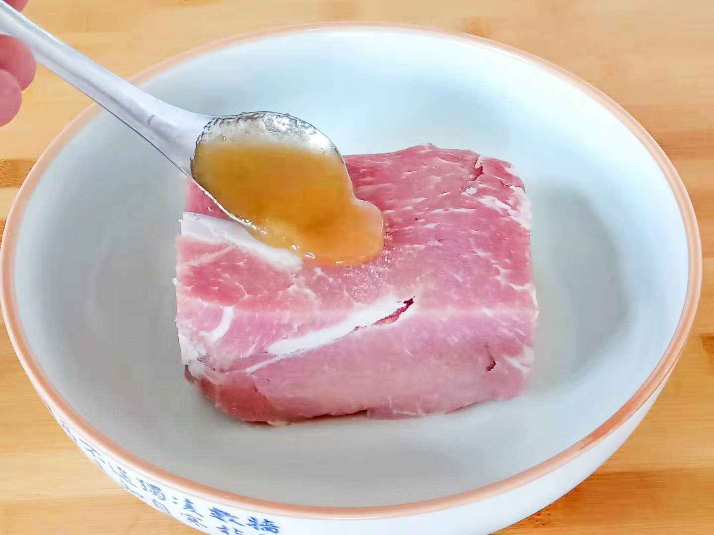 新鲜猪肉放冰箱怎么保存比较好,猪肉吃不完怎么炒了保存