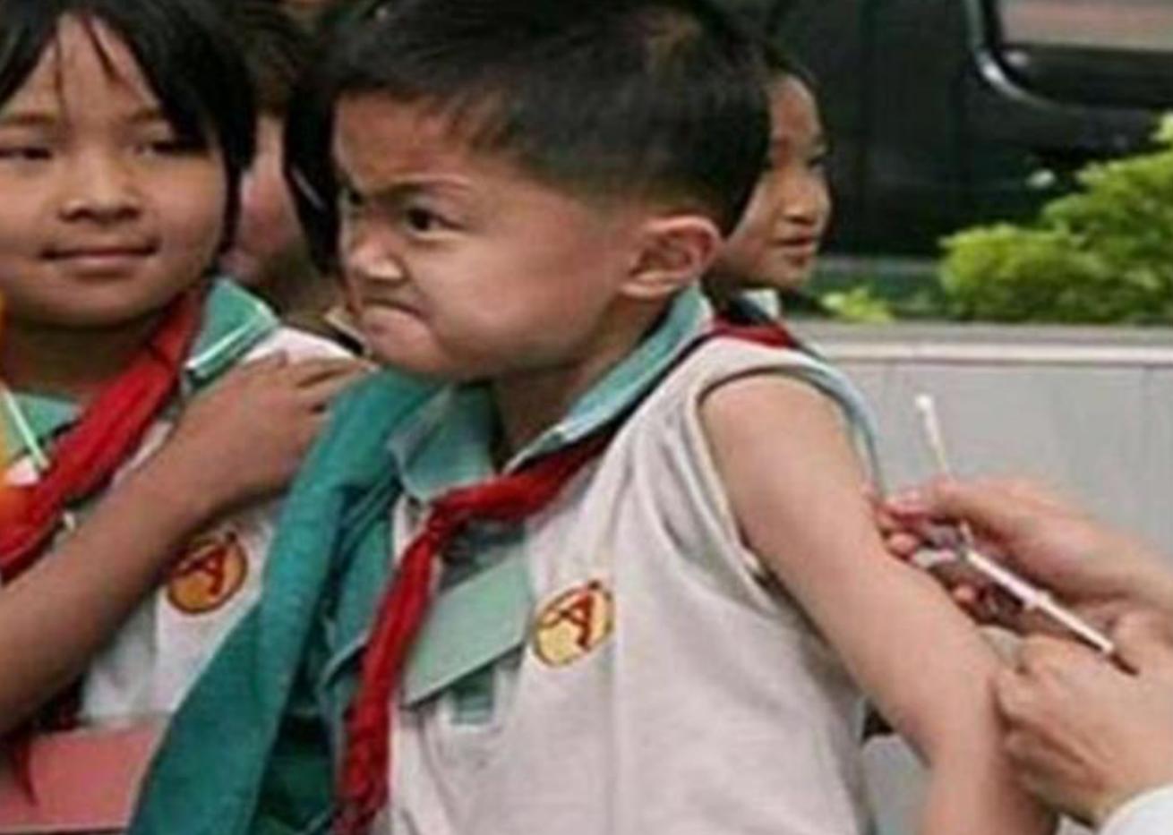 小男孩打针高情商回复,小男孩打针自我鼓励