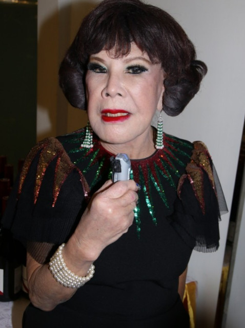 女星逝世一年死因至今成谜未下葬,70岁知名女星去世亲友透露死因