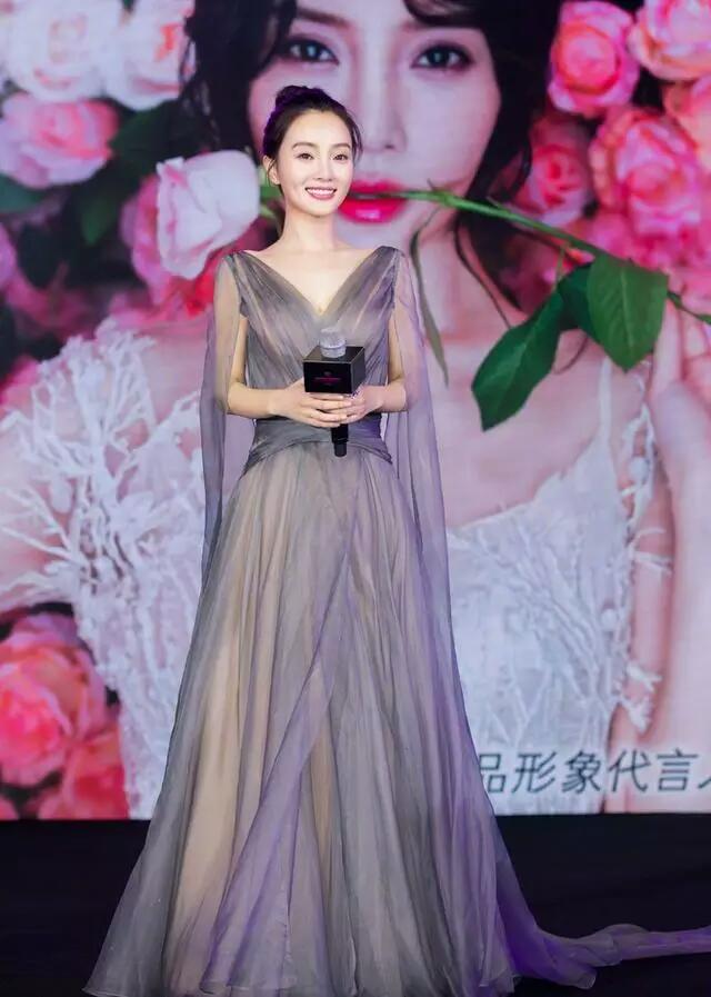 李小璐首次回应跟贾乃亮的关系,离婚后李小璐对贾乃亮的态度如何