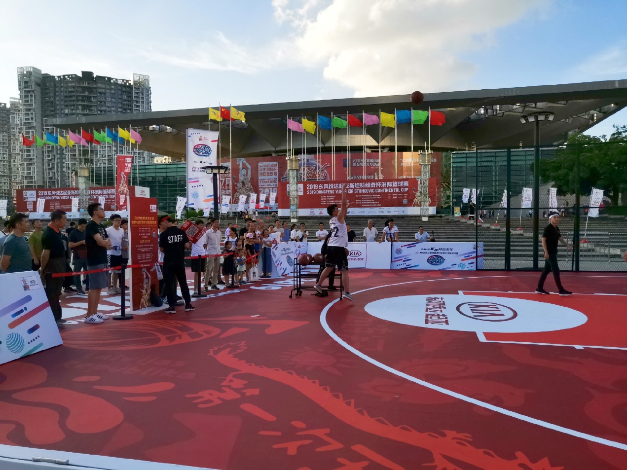 八度合作斯坦科维奇杯东风悦达起亚花式演绎跨界营销