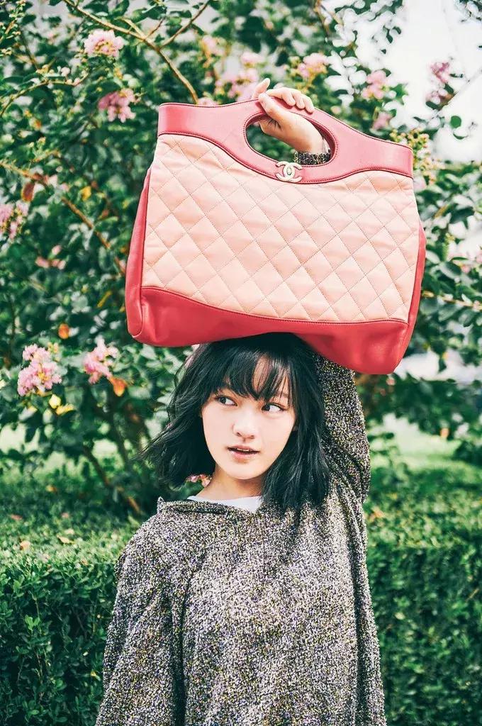 女子买名牌包,现代女孩包包排行榜