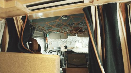 互联网大厂情侣辞职，爆改12㎡房车：不买房也可以很快乐