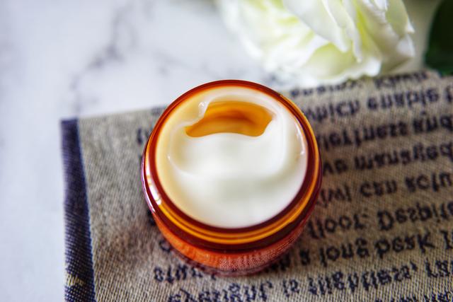 油皮夏季适合用什么面霜 (夏季好用不油的面霜推荐)