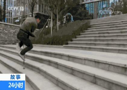 90后独腿搬运工走红,90后独腿搬运工的感人故事