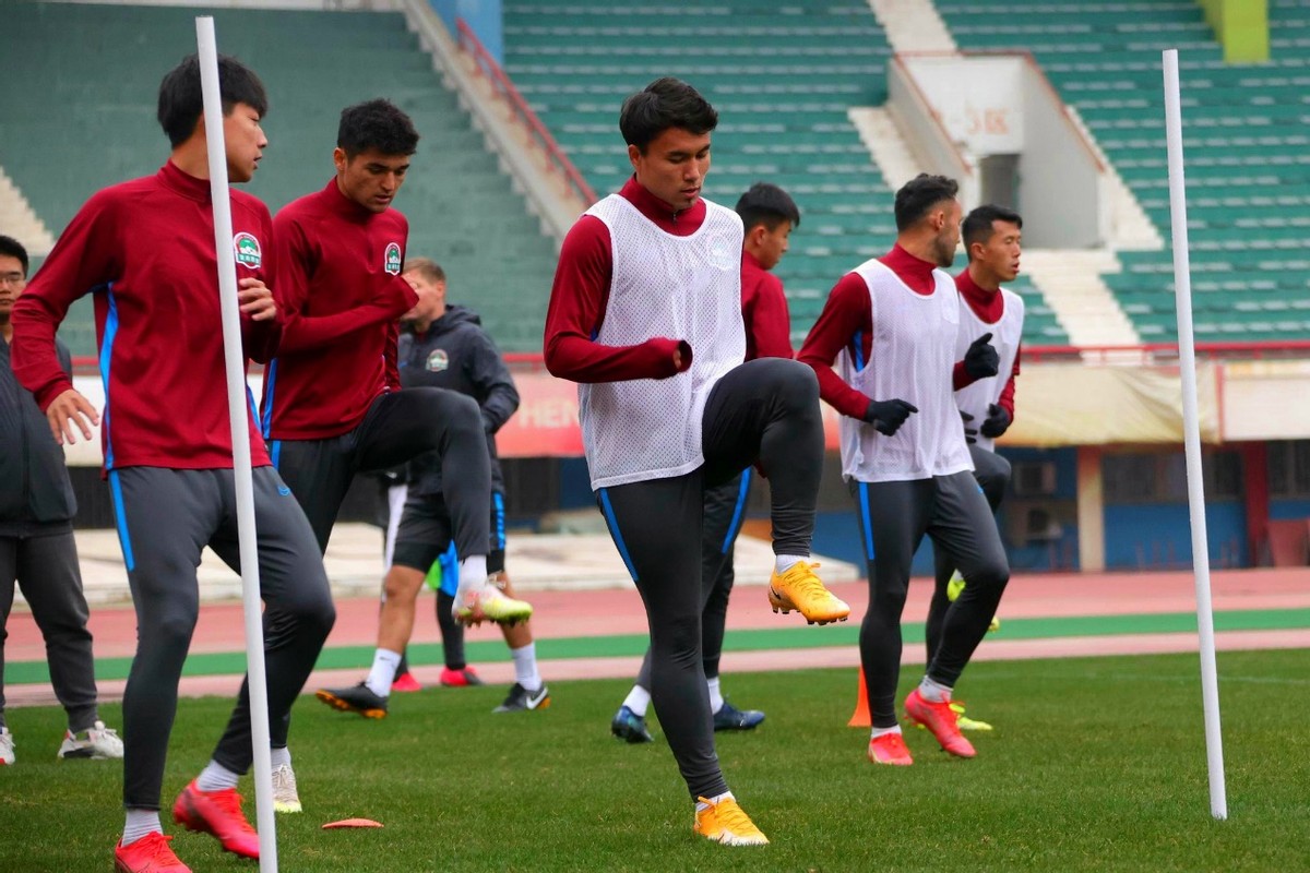 男足2:1,男足2比0