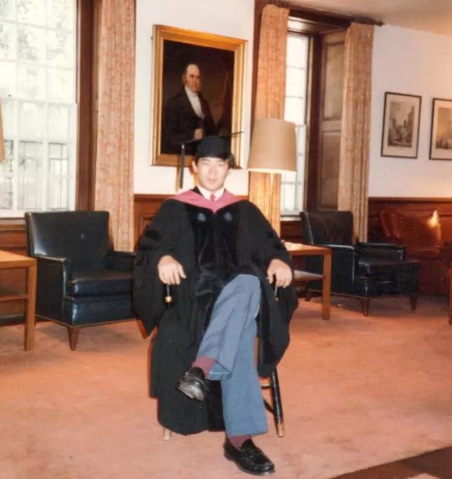 一个中国天才的短暂人生：20岁进哈佛，却在34岁自杀，死因成谜