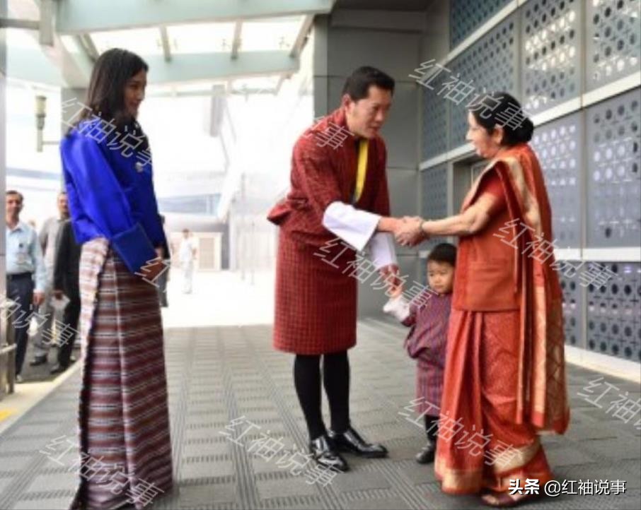 龙太子像个小大人，跟太上皇爷爷侃侃而谈，佩玛果然教子有方