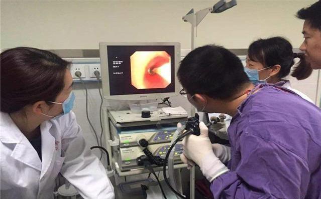 6岁女儿下身有异味,送医后取出“异物”,父母:这是什么?