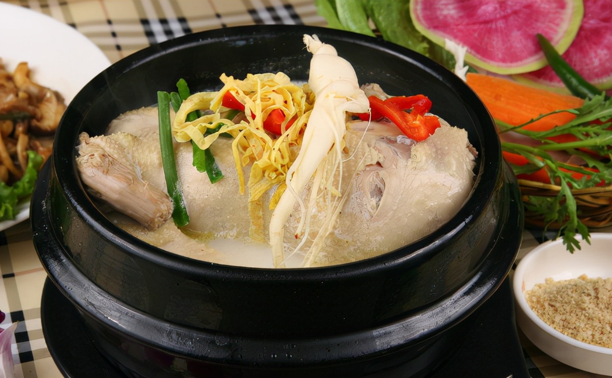 韩国教授内涵吴京运动服抄袭，被骂后认怂删文，并非首次碰瓷中国