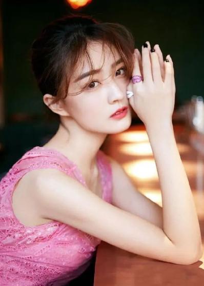 脸上有这4个标记是天生美人脸,脸上有哪些特征比较好看