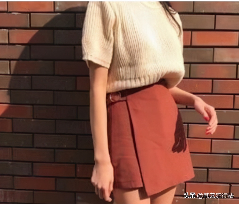 先睹为快：2021春季韩版针织衫新款在明星和模特中流行出现
