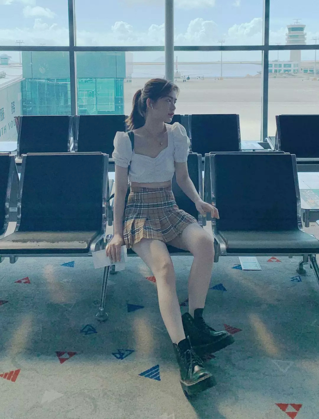 一点也不热,酷妹的马丁靴里都有空调