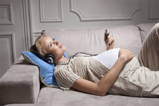 孕期最后一个月，不仅妈妈紧张，宝宝为了见面也忙得不可开交