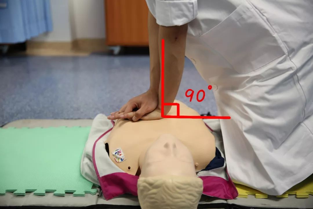 AED入厦三年，90%的厦门人不知，救命神器竟成“摆设”？