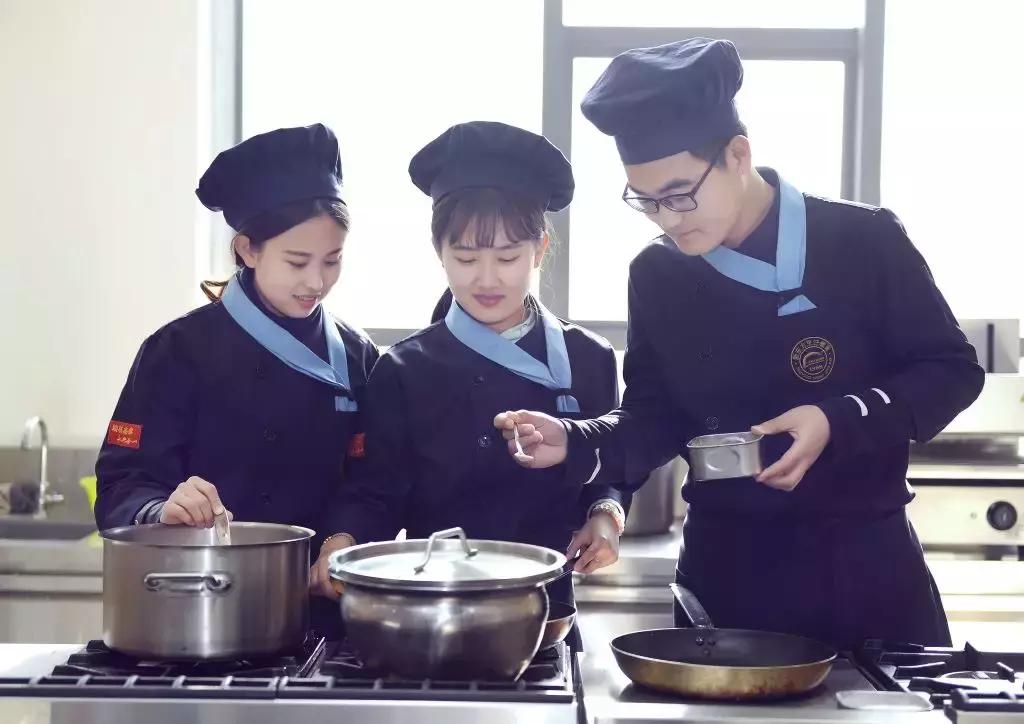 职业教育和高中怎么选,职业教育的出路和前景