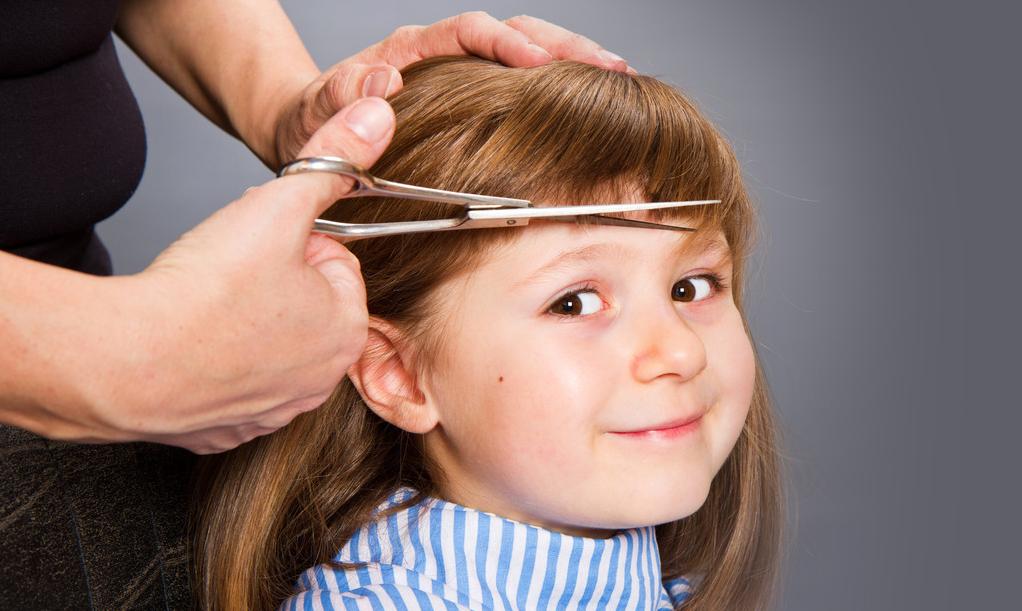 宝宝理发哭闹的解决方法和步骤,宝宝非常抗拒理发该怎样正确引导