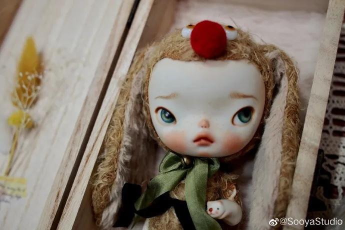 从拍卖、直播到空降，这个圈子的售卖方式千奇百怪