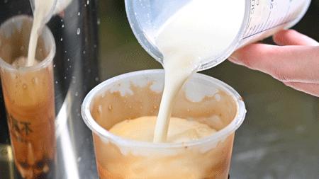 火了50年!台湾来の车轮饼,自带“拉丝”特效