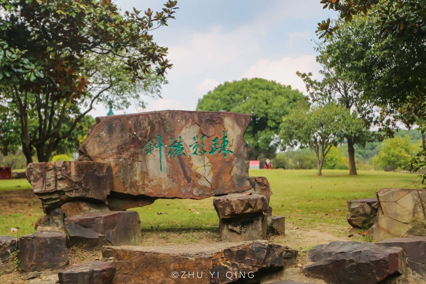 无锡梅园不只能赏梅，初秋近万亩百合花海盛放，小姐姐直呼太美了