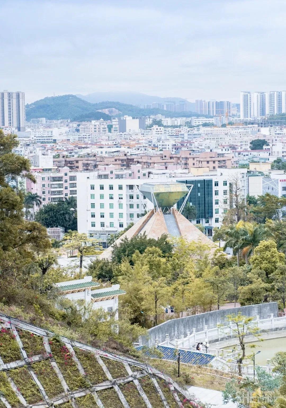 重庆轻轨10号线,10号线有什么玩的