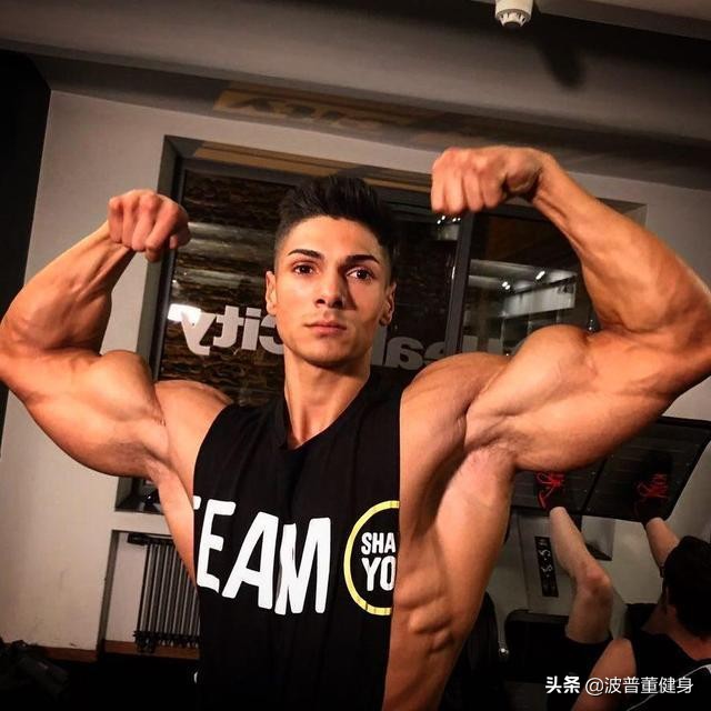 哑铃卧推能练到整个胸肌,哑铃卧推没感觉应该怎么练胸